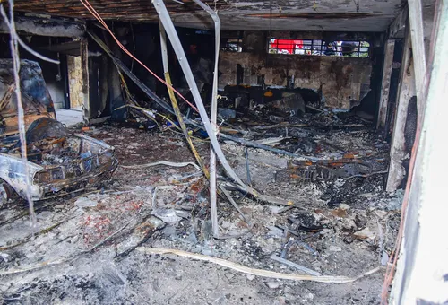 
					Veja como ficou a casa dos pais de MC Gui após incêndio
				
				