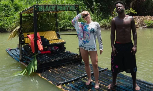 
					Vini Jr abre álbum de fotos com Virginia na Jamaica e web reage
				
				
