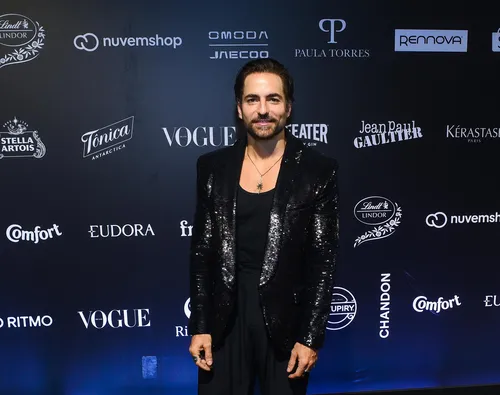 
					Virginia deixa Baile da Vogue mais cedo após perrengue; veja looks
				
				