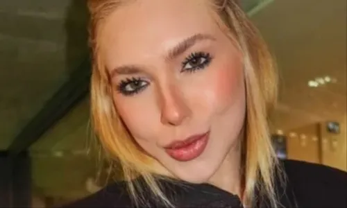 
					Virginia surge beijando macaco durante viagem de luxo em Dubai
				
				