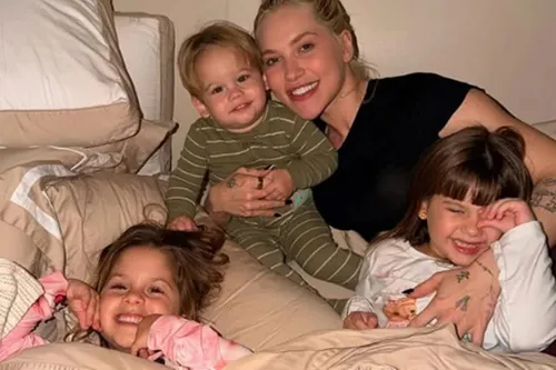 
					Luana Piovani se revolta com fãs de Virginia e briga na web: 'Animais'
				
				