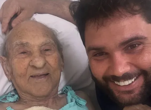 
					Neto de Vovô Anésio faz desabafo emocionante após morte do avô; veja
				
				