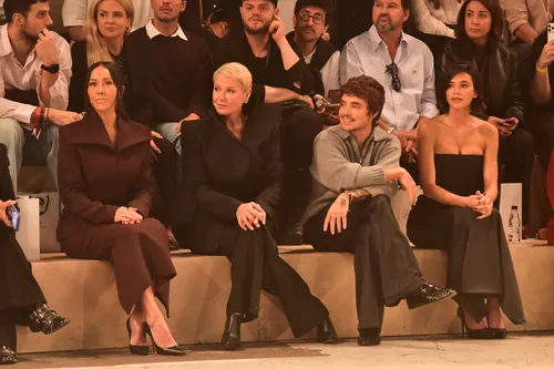 
					Xuxa e Bruna Marquezine choram em desfile de Sasha Meneghel; FOTOS
				
				
