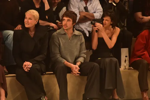 
					Xuxa e Bruna Marquezine choram em desfile de Sasha Meneghel; FOTOS
				
				