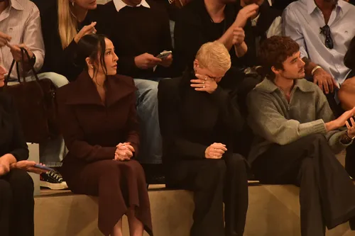 
					Xuxa e Bruna Marquezine choram em desfile de Sasha Meneghel; FOTOS
				
				