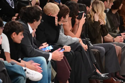 
					Xuxa e Bruna Marquezine choram em desfile de Sasha Meneghel; FOTOS
				
				