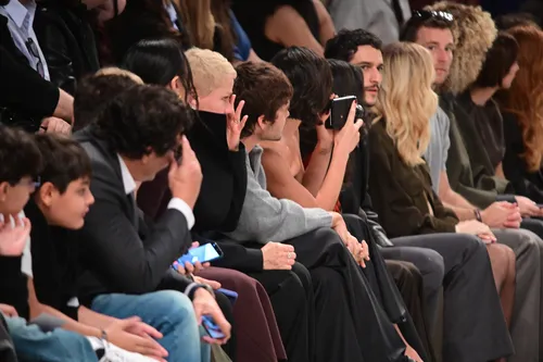 
					Xuxa e Bruna Marquezine choram em desfile de Sasha Meneghel; FOTOS
				
				