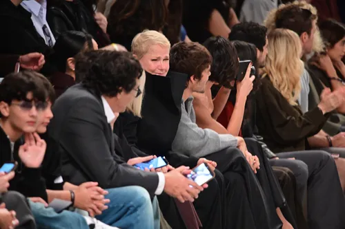 
					Xuxa e Bruna Marquezine choram em desfile de Sasha Meneghel; FOTOS
				
				