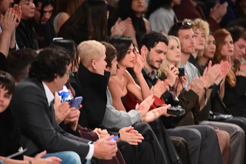 
					Xuxa e Bruna Marquezine choram em desfile de Sasha Meneghel; FOTOS
				
				