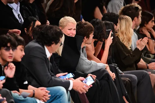 
					Xuxa e Bruna Marquezine choram em desfile de Sasha Meneghel; FOTOS
				
				