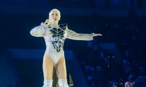 
					Xuxa faz depoimento emocionante após show especial e Eliana reage
				
				