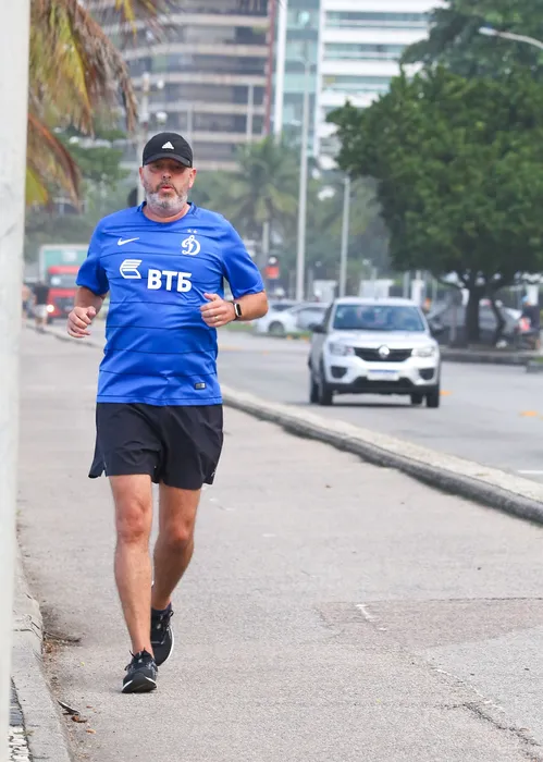 
					Alex Escobar retoma rotina de treinos após mal-estar ao vivo
				
				