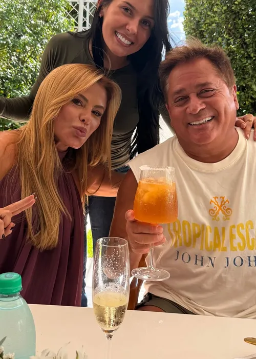 
					Ana Castela surge com Leonardo e Poliana em reencontro com Zé Felipe
				
				