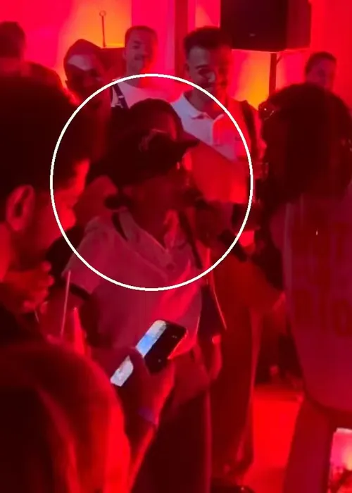 
					Anitta e Alice Carvalho são flagradas em clima íntimo em festa; FOTOS
				
				