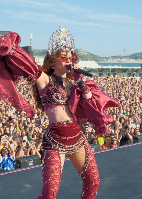 
					Anitta faz 1º ‘Ensaio’ internacional e canta música inédita; VÍDEO
				
				