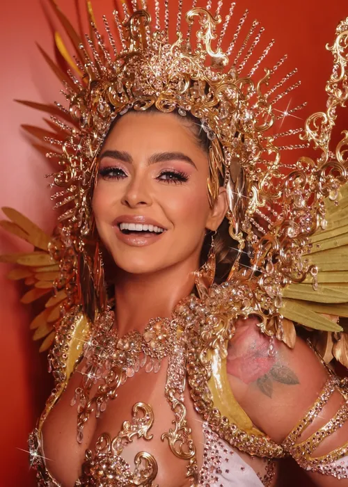
					Anitta pode virar Rainha de Bateria e ameaça esposa de bicheiro
				
				