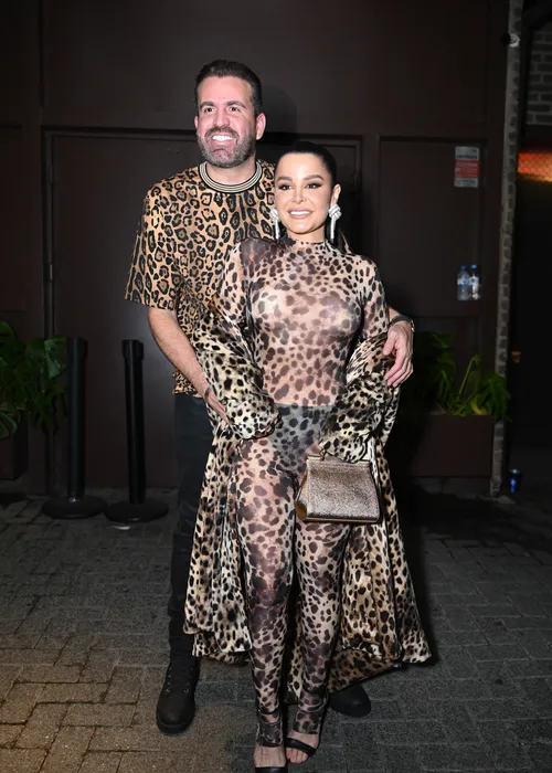 
					Anitta reúne vários famosos para comemorar aniversário; FOTOS
				
				