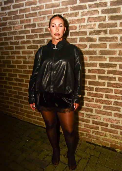 
					Anitta reúne vários famosos para comemorar aniversário; FOTOS
				
				