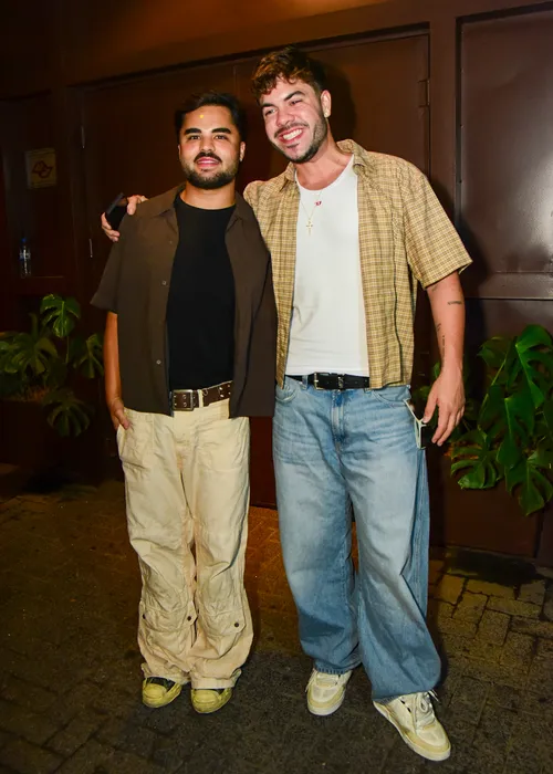 
					Anitta reúne vários famosos para comemorar aniversário; FOTOS
				
				