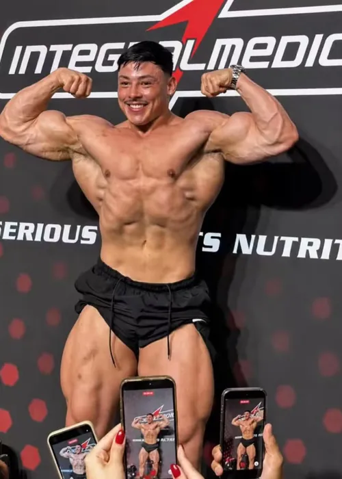 
					Atleta de fisiculturismo e influencer Gabriel Ganley morre aos 22 anos
				
				