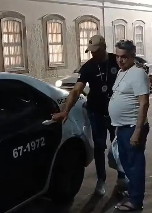 
					Ator José Dumont é preso após ser condenado por estupro de vulnerável
				
				