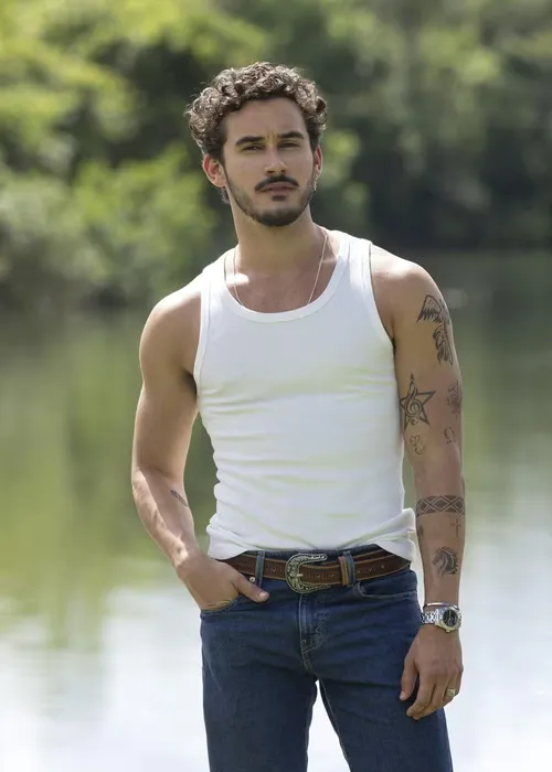 
					Atores de 'Coração Acelerado' aparecem juntos em clima íntimo; VÍDEO
				
				