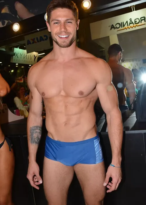 
					BBB 26: 8 vezes em que Jonas Sulzbach surgiu de sunga e agitou a web
				
				