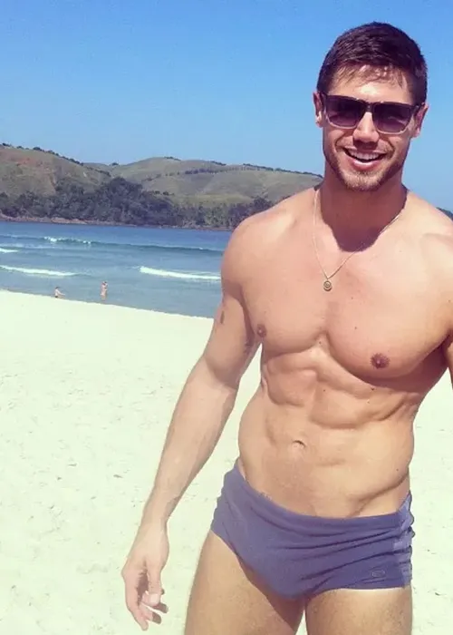 
					BBB 26: 8 vezes em que Jonas Sulzbach surgiu de sunga e agitou a web
				
				