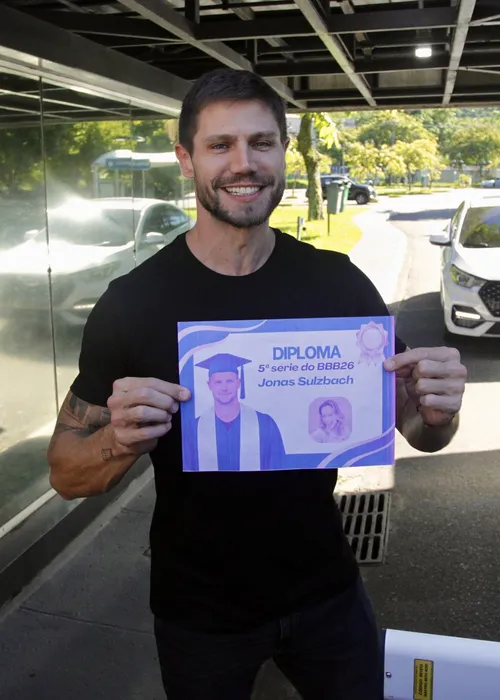 
					BBB 26: Jonas Sulzbach é surpreendido com diploma da 5ª série na Globo
				
				