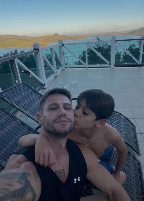 
					BBB 26: Jonas tem filho? Presente do Anjo surpreende web; conheça
				
				