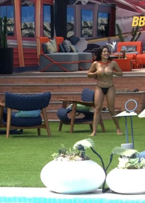 
					BBB 26: Jordana cumpre promessa e tira a roupa na área externa; VÍDEO
				
				