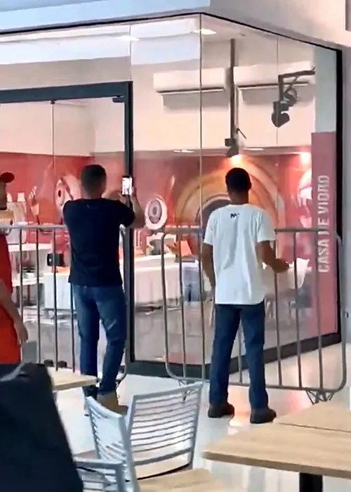 
					BBB 26: vazam fotos das casas de vidro Nordeste e Sul; confira
				
				