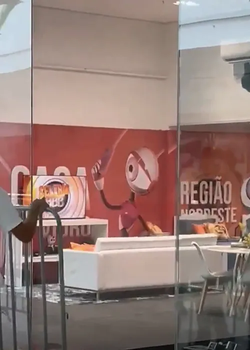 
					BBB 26: vazam fotos das casas de vidro Nordeste e Sul; confira
				
				