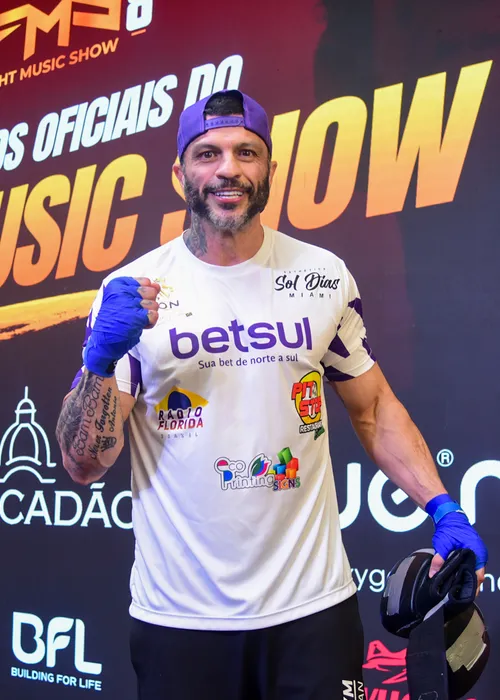 
					Bambam manda recado para Davi Brito antes de luta: 'Vai cair apagado'
				
				