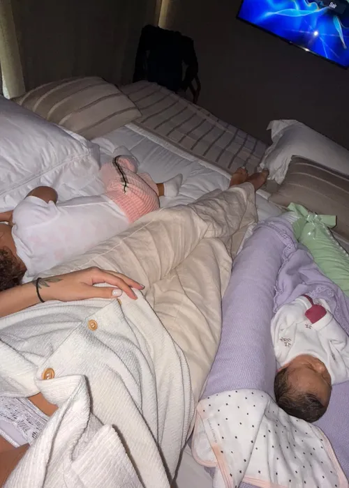 
					Bruna Biancardi exibe fotos inéditas do parto em aniversário da filha
				
				