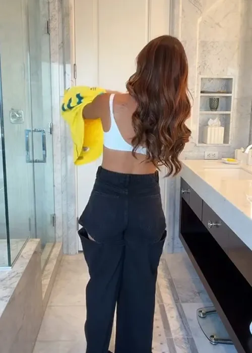 
					Bruna Biancardi quebra o protocolo e usa camisa com recado de Neymar
				
				