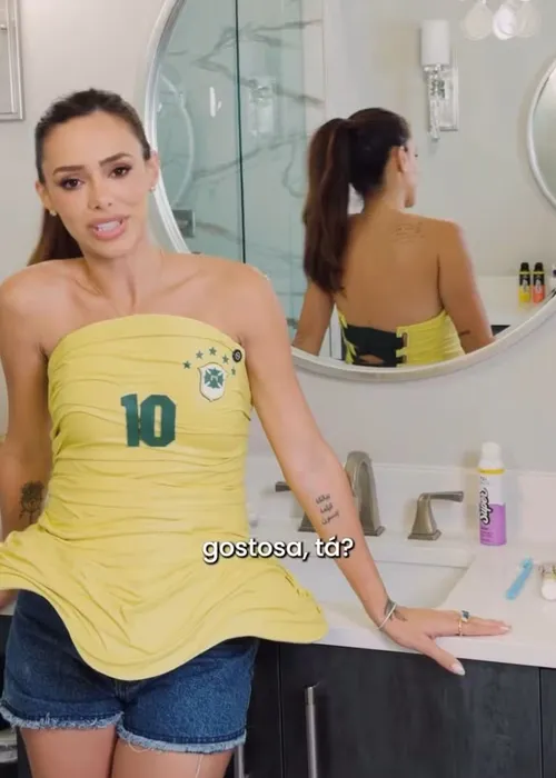 
					Bruna Biancardi quebra o protocolo e usa camisa com recado de Neymar
				
				