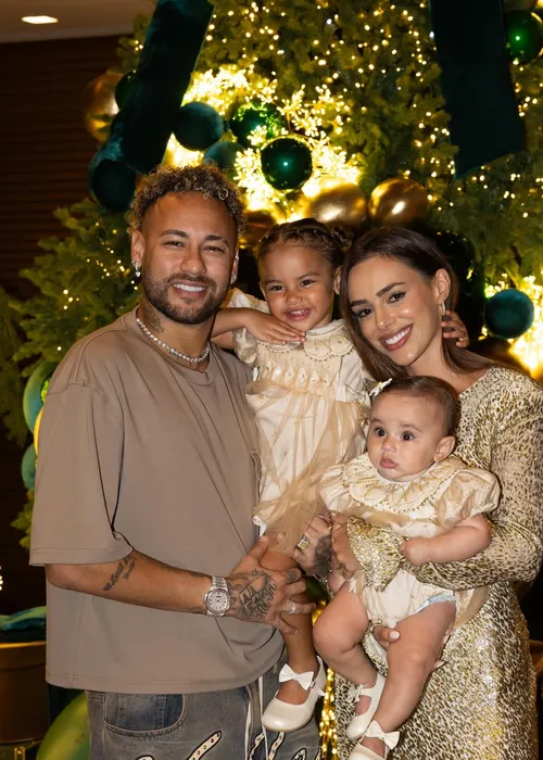 
					Filha de Neymar surge em raro momento religioso e encanta web
				
				