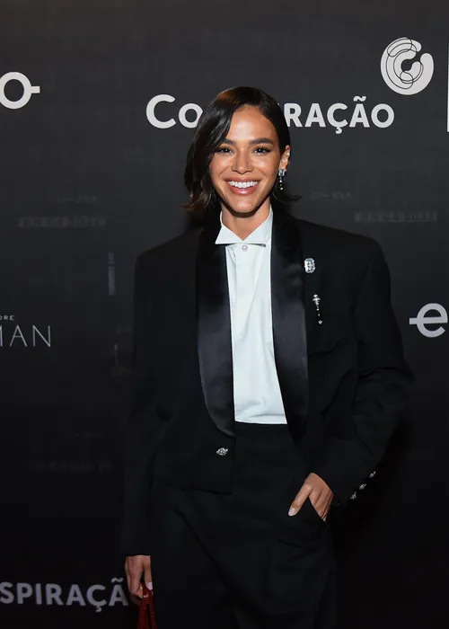 
					Bruna Marquezine dá corte após pergunta sobre Shawn Mendes
				
				