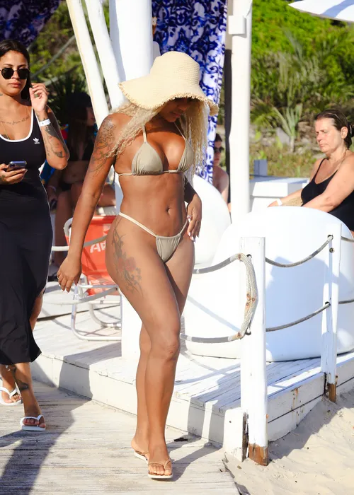 
					Câmera flagra médico fugindo de Cariúcha após confusão em festa; VÍDEO
				
				