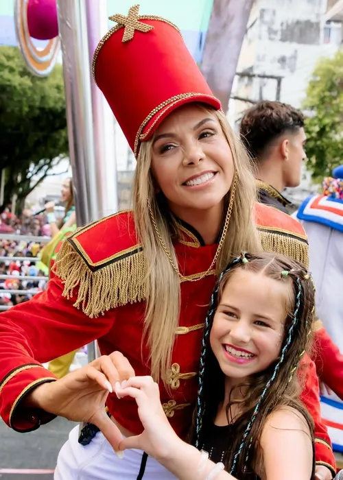 
					Carla Perez desabafa após despedida de bloco e polêmica com racismo
				
				