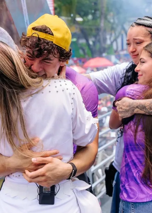 
					Carla Perez desabafa após despedida de bloco e polêmica com racismo
				
				