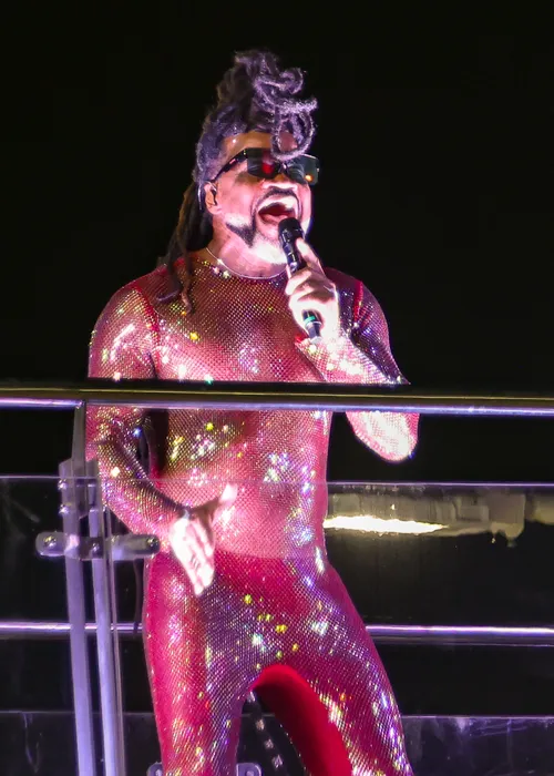 
					Carlinhos Brown 'abre caminhos' com ritual de saudação a Exu; VÍDEOS
				
				