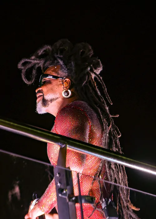 
					Carlinhos Brown 'abre caminhos' com ritual de saudação a Exu; VÍDEOS
				
				