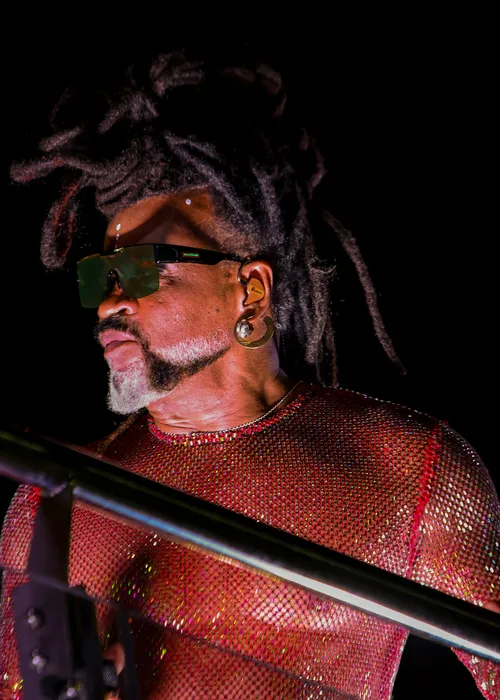 
					Carlinhos Brown 'abre caminhos' com ritual de saudação a Exu; VÍDEOS
				
				