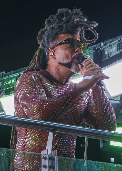 
					Carlinhos Brown 'abre caminhos' com ritual de saudação a Exu; VÍDEOS
				
				