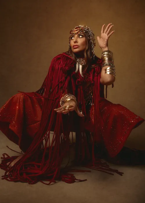 
					Carnaval: Alinne Rosa homenageia Ney Matogrosso com look surpreendente
				
				