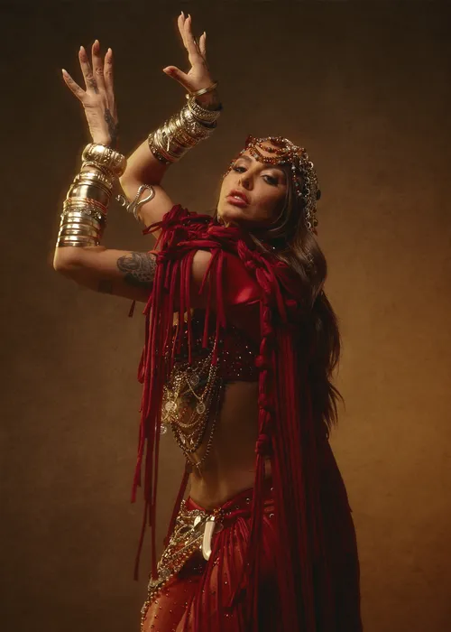 
					Carnaval: Alinne Rosa homenageia Ney Matogrosso com look surpreendente
				
				