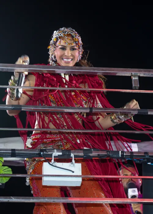 
					Carnaval: Alinne Rosa homenageia Ney Matogrosso com look surpreendente
				
				