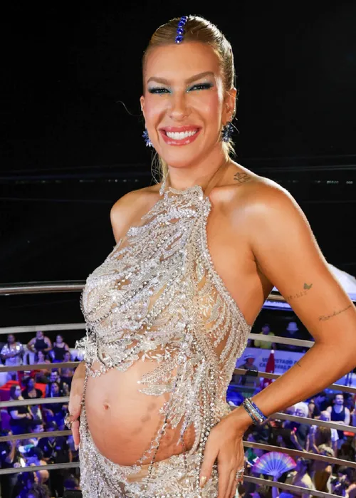 
					Carnaval: Lore Improta troca Léo Santana por Pedro Sampaio no 1º dia
				
				